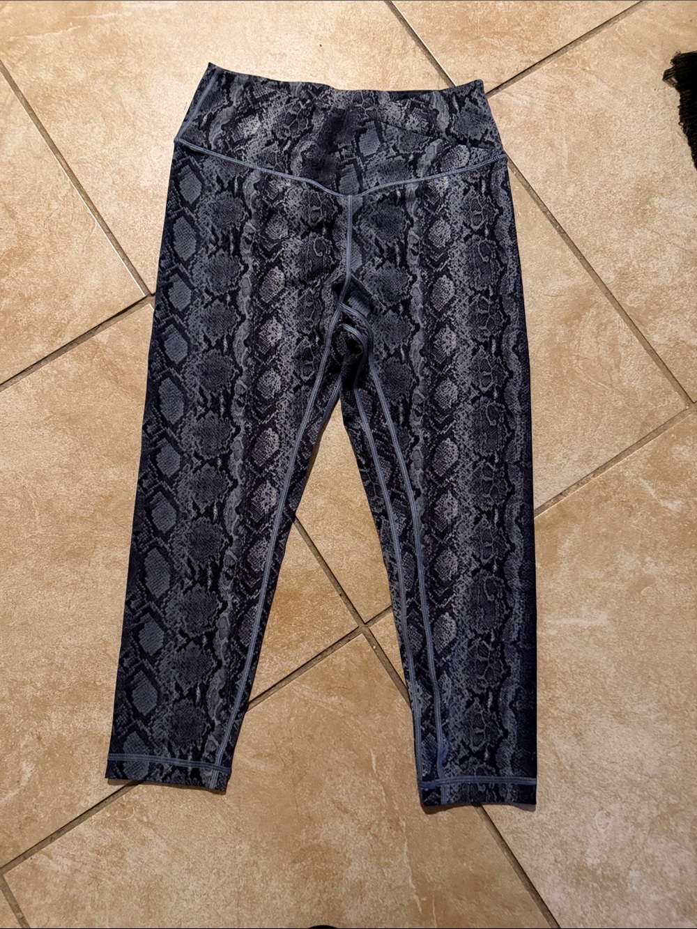 Victoria's Secret Charcoal Snake-Print Capri Jeggings